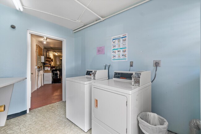 Building Photo - 1007 Rexford A