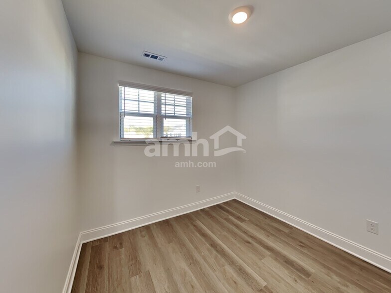 Building Photo - 5307 Trust Dr