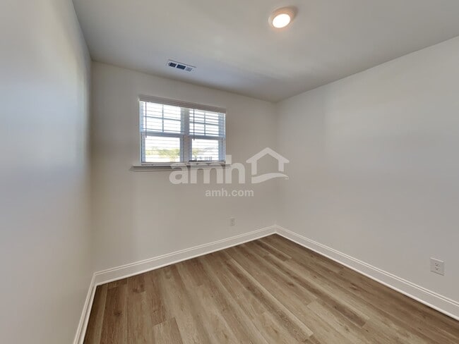 Building Photo - 5307 Trust Dr