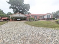 Building Photo - Charming Raindrop Hill Farmhouse on Gibson Lane - All Utilities Included