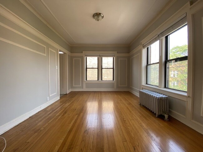 Hardwood flooring and large windows in the living area - 801-13 W. Cornelia