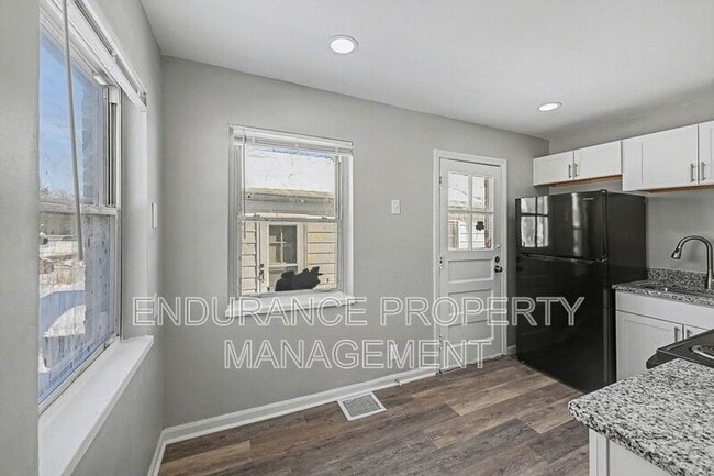 Building Photo - 326 Ernst Ave