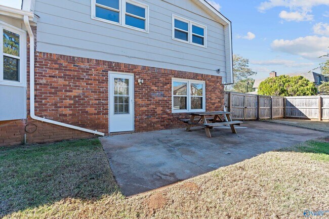 Building Photo - 1927 Edenton Dr SW