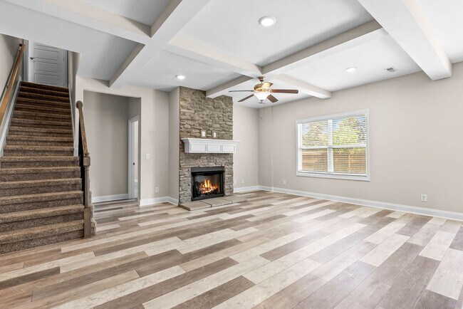 Building Photo - Pet Friendly Three Bedroom with Bonus!