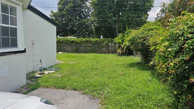 Building Photo - 626 S 28th Ave