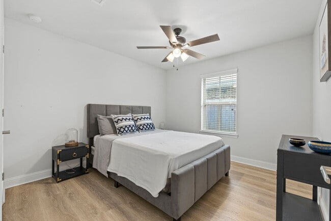 Building Photo - Beautiful just remodeled from top to bottom house in La Marque TX!