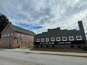 Building Photo - 2 bedroom/1 bathroom NEW apartment in McSh...