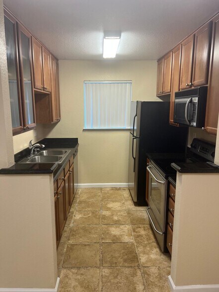 Building Photo - 923 Catkin Ct