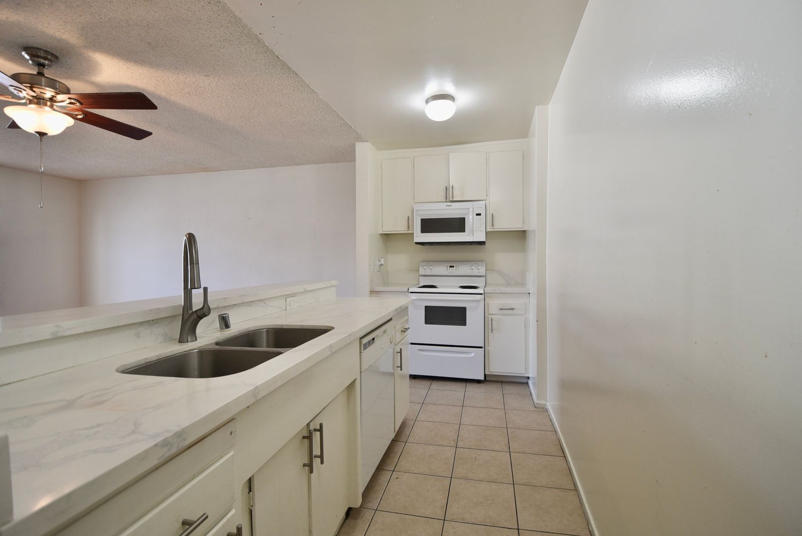 Building Photo - 4414 Woodman Ave