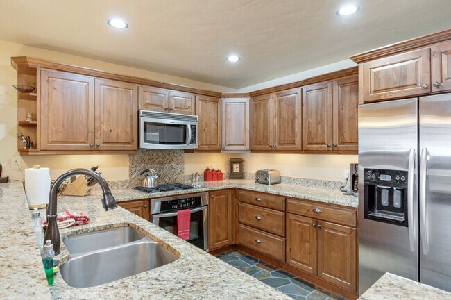 Building Photo - 2900 Blackhawk Ct