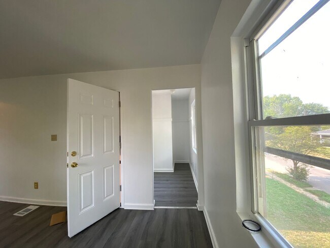 Building Photo - 108 Columbian Ave