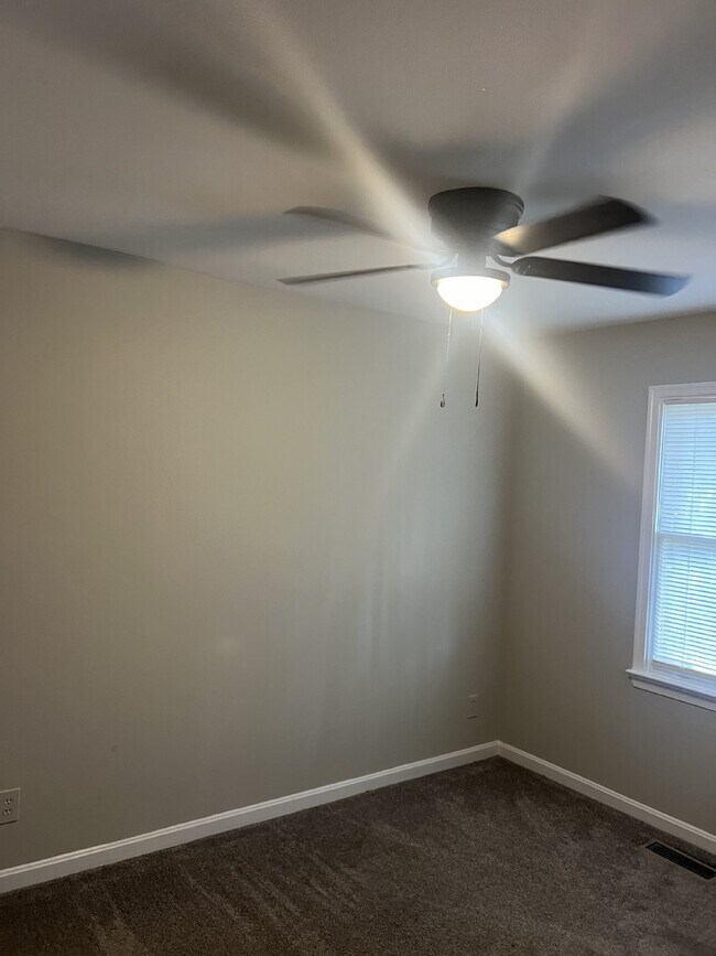 Building Photo - **MOVE-IN SPECIAL** $500 Off of 1st Month's Rent  Charming 3-Bed, 2-Bath Home in Prime Spotsylvan...