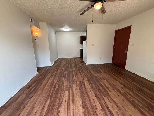 Building Photo - Renovated Apartment- Great OKC Location