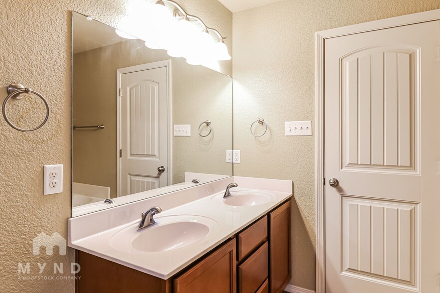 Building Photo - 158 Harvick Cir