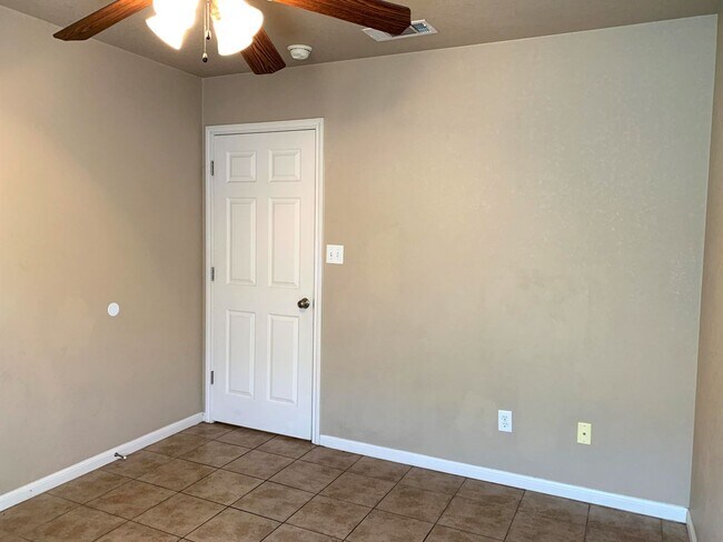 Building Photo - 1302 Powder River Dr