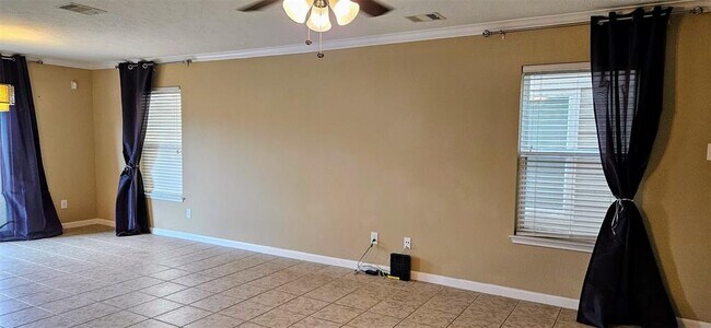 Building Photo - 8018 Chasewood Dr