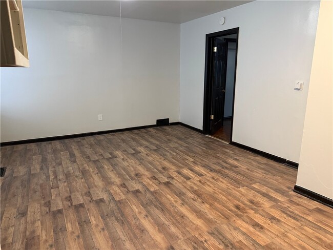 Building Photo - 712-712 Jay St