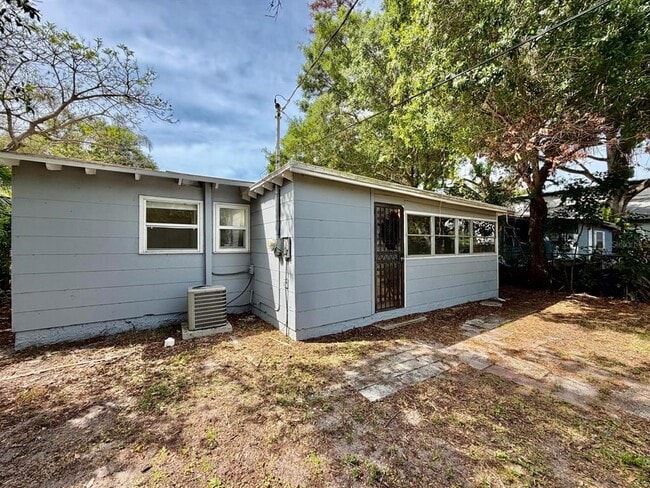 Building Photo - 4627 19th Ave S