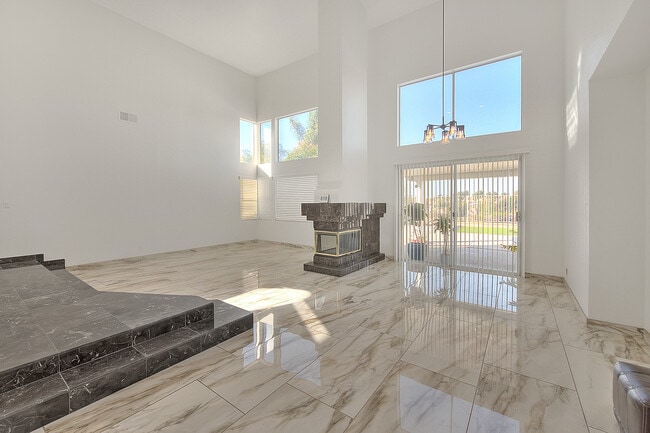 Building Photo - 3571 Rio Ranch Rd