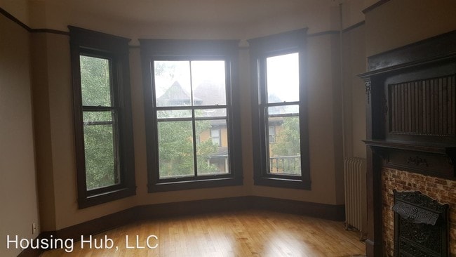 Building Photo - 296 Bates Ave