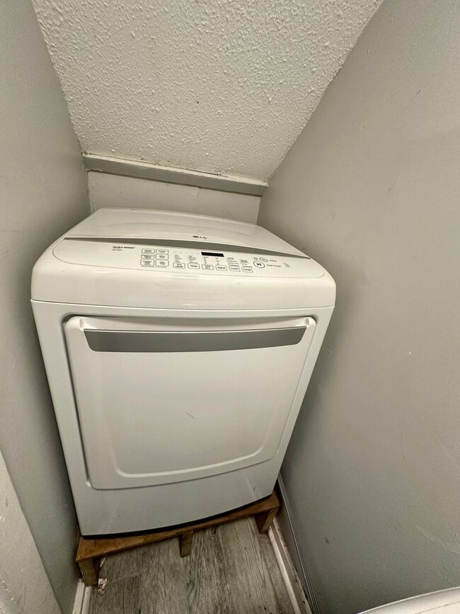 Building Photo - 1 BED | 1 BATH | PRIVATE BACK PATIO | WEST...