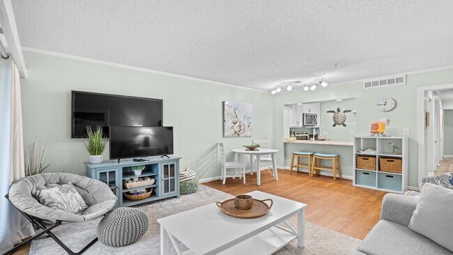 Building Photo - 415 Ocean Creek Dr