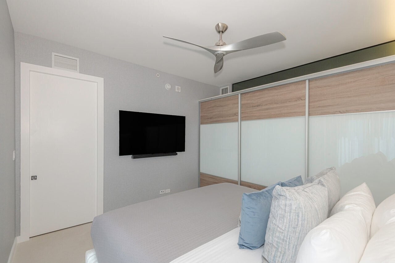 Building Photo - 2301 Collins Ave