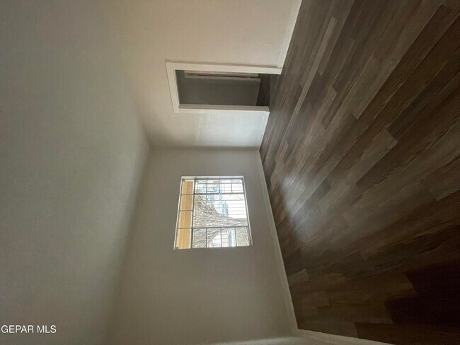 Building Photo - 1522 Yandell Dr