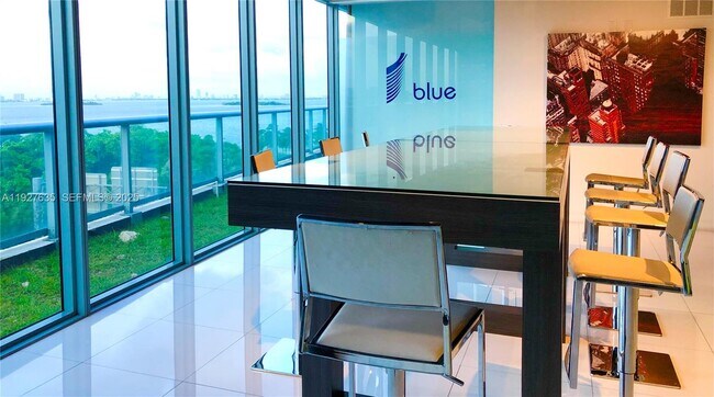 Building Photo - 601 NE 36th St