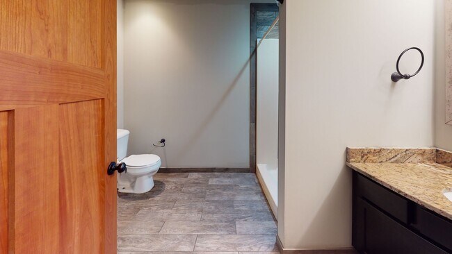 Building Photo - 1018 16th Ave SE