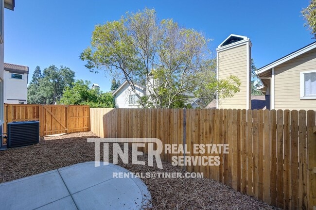 Building Photo - 8943 Fair Oaks Blvd