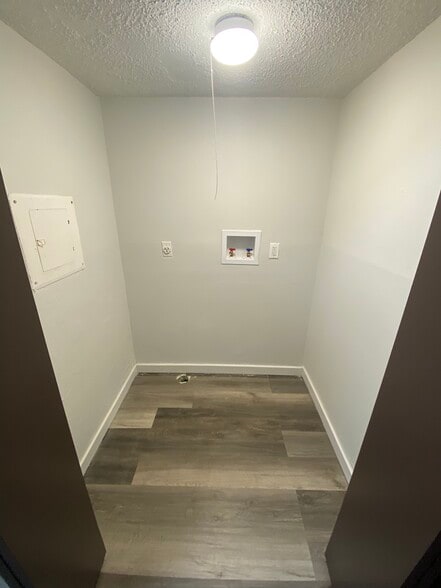 Laundry Room - 1002 Cherokee St