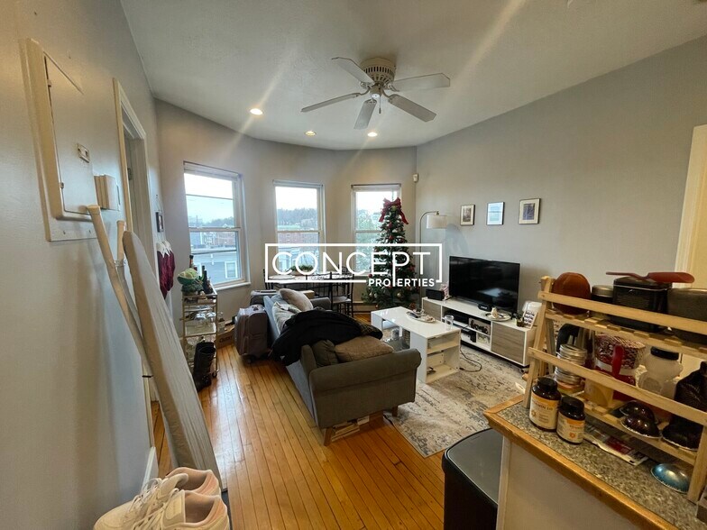 Building Photo - 1 Centre St Ter