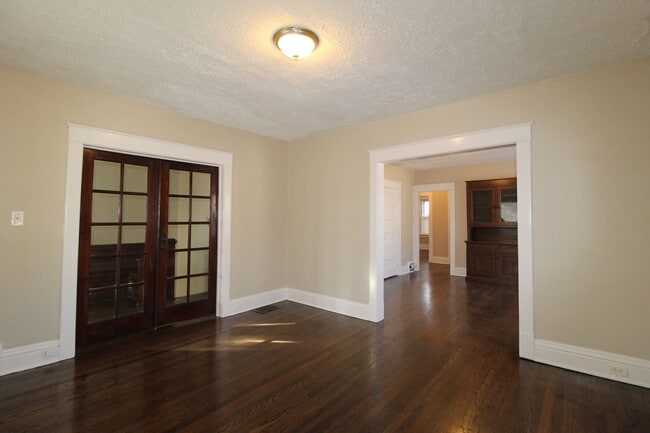 Building Photo - Spacious 2 Bedroom Duplex by KU MED