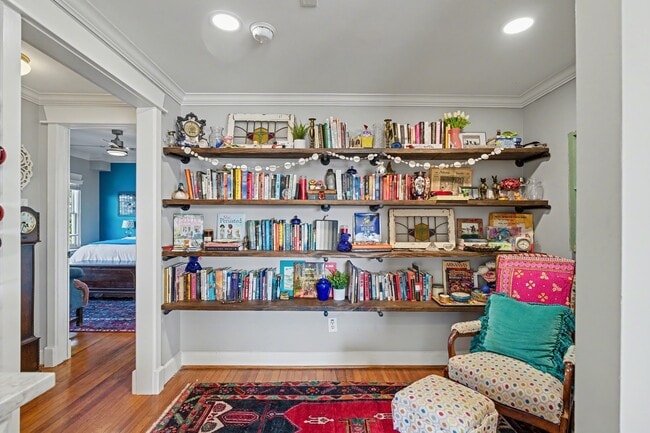 Building Photo - 215 W Norma St