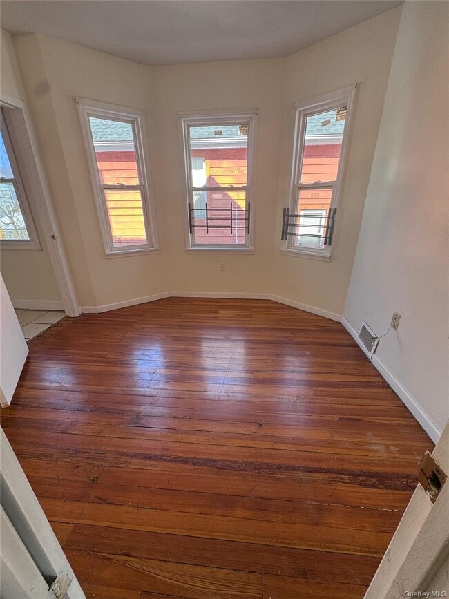 Building Photo - 4 Gray St