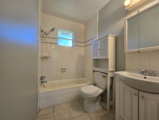 Building Photo - 2527 Willowby Dr