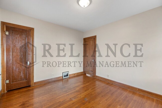 Building Photo - 2010 S Terrace Dr