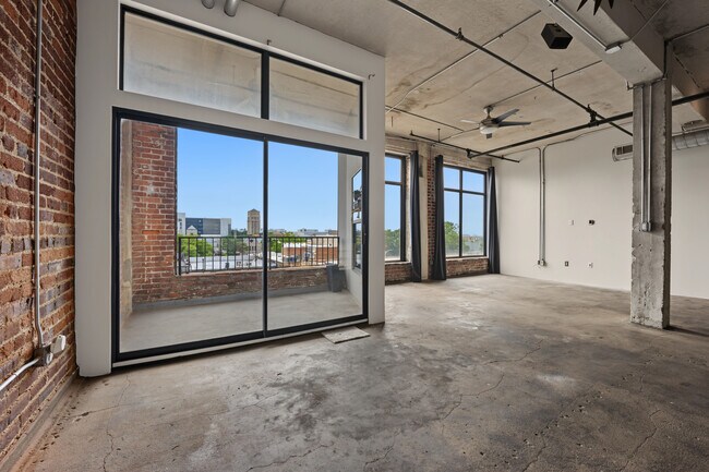 Building Photo - 95 Forsyth St NW