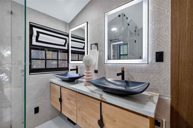 Building Photo - 800 NE 97th St