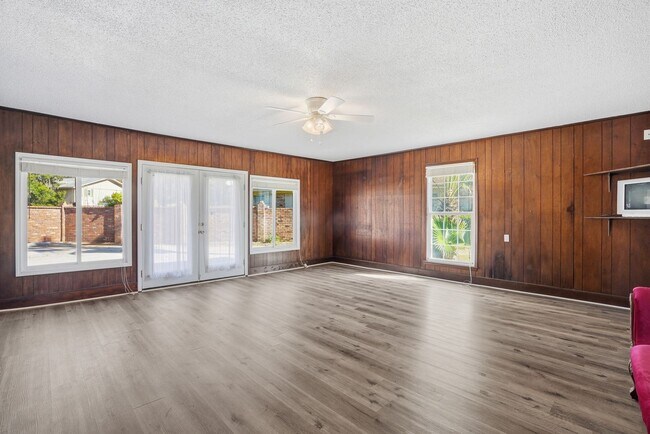 Building Photo - Mayfair Home For Lease with Backyard Oasis!