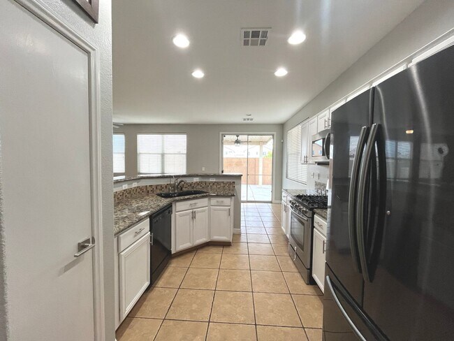 Building Photo - 1847 sq ft, 2 story, 4 Bedroom, 2 1/2 bath, 2 Car Garage home in the Vibrant city of Las Vegas.