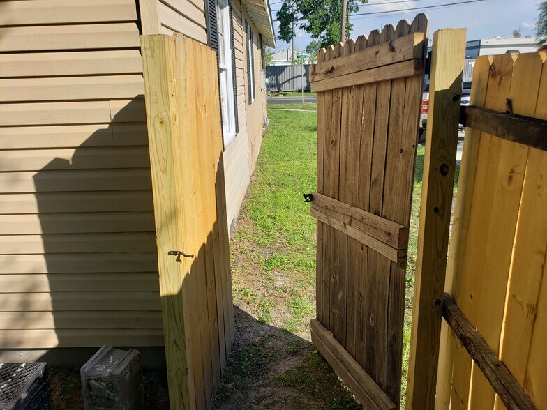 Gate - 43 Lissner Ave