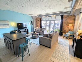 Building Photo - 401 W Shoreline Dr