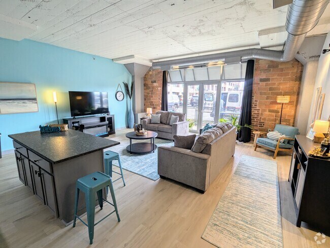 Building Photo - 401 W Shoreline Dr