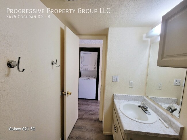 Building Photo - Affordable 2-Bedroom Apartment -Great Loca...