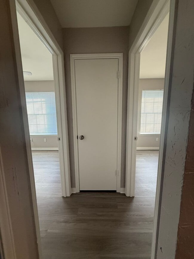 Building Photo - Yik Properties #1 (1904 Alex Ave)