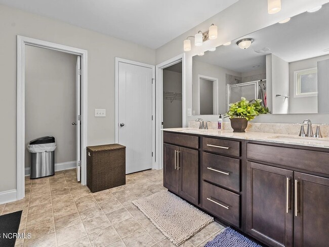 Building Photo - 615 Overland Ct