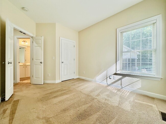 Building Photo - 5 BD, 4 BA Beautiful Wakefield Home
