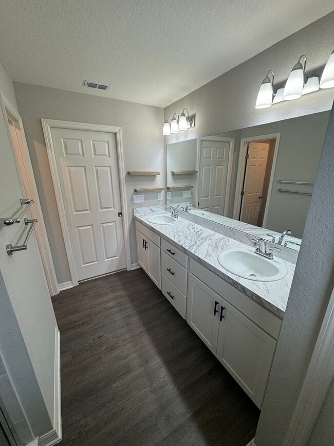 Building Photo - Charming Winter Haven Rental!